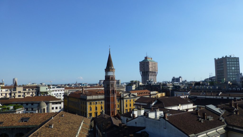 http://www.tonyco.net/pictures/Family_trip_2015/Milano/photo45.jpg