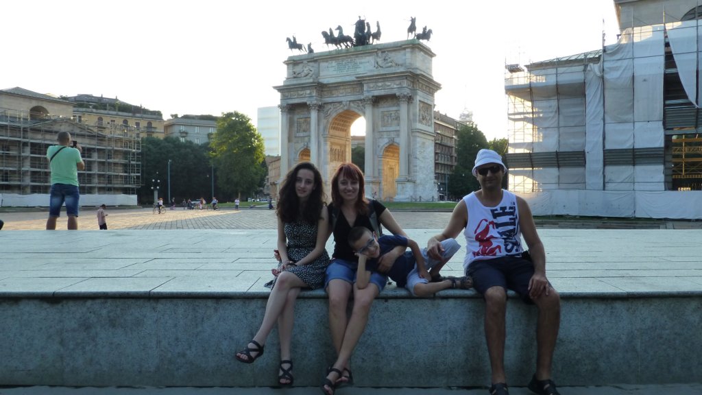 http://www.tonyco.net/pictures/Family_trip_2015/Milano/photo74.jpg