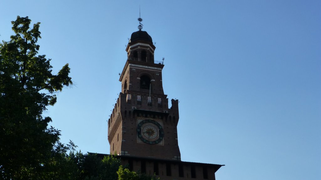 http://www.tonyco.net/pictures/Family_trip_2015/Milano/torredelfilaretecastellosforzesco2.jpg