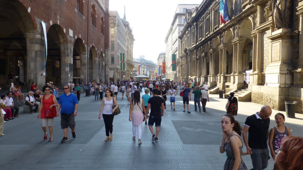 http://www.tonyco.net/pictures/Family_trip_2015/Milano/viadante.jpg