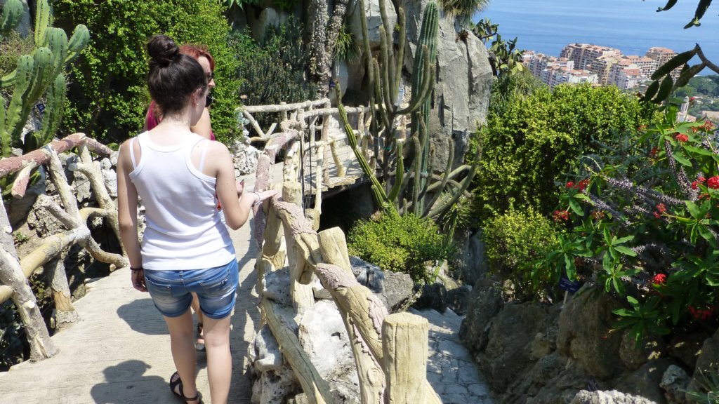 http://www.tonyco.net/pictures/Family_trip_2015/Monaco/jardinexotiquedemonaco22.jpg