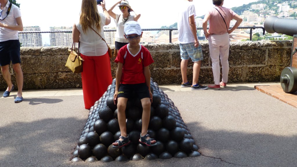 http://www.tonyco.net/pictures/Family_trip_2015/Monaco/photo102.jpg