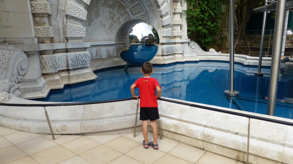 http://www.tonyco.net/pictures/Family_trip_2015/Monaco/photo37.jpg