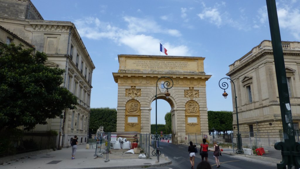 http://www.tonyco.net/pictures/Family_trip_2015/Montpellier/arcdetriomphe2.jpg