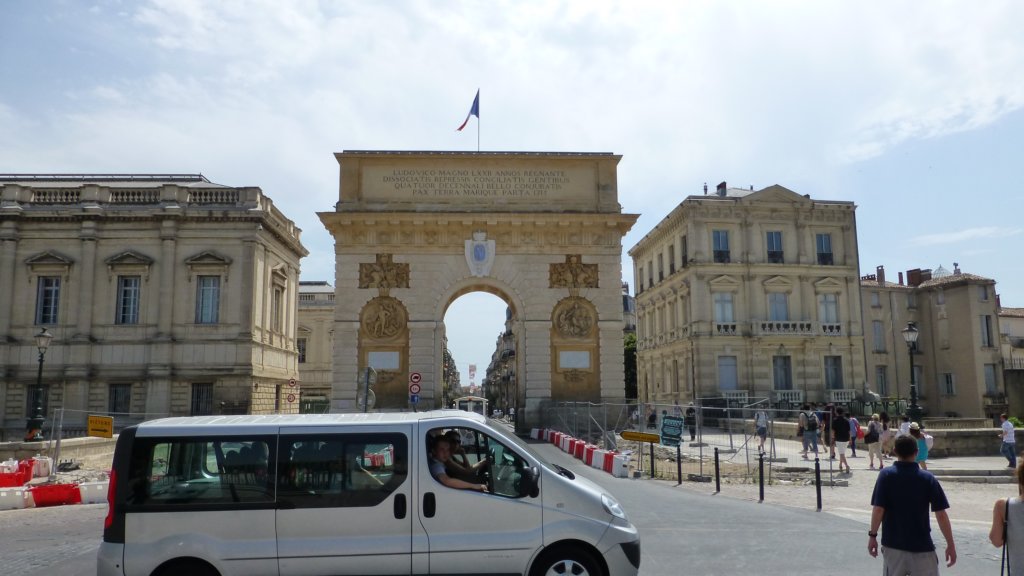 http://www.tonyco.net/pictures/Family_trip_2015/Montpellier/arcdetriomphe3.jpg