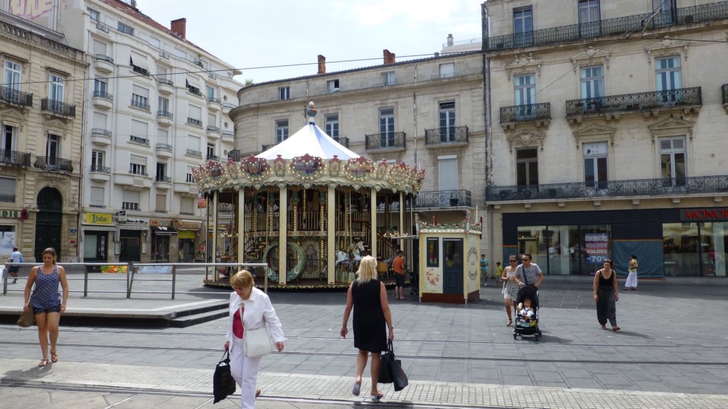 http://www.tonyco.net/pictures/Family_trip_2015/Montpellier/placedelacomedie3.jpg