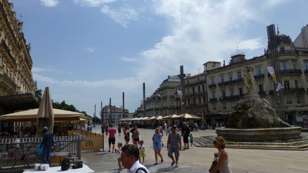 http://www.tonyco.net/pictures/Family_trip_2015/Montpellier/placedelacomedie5.jpg