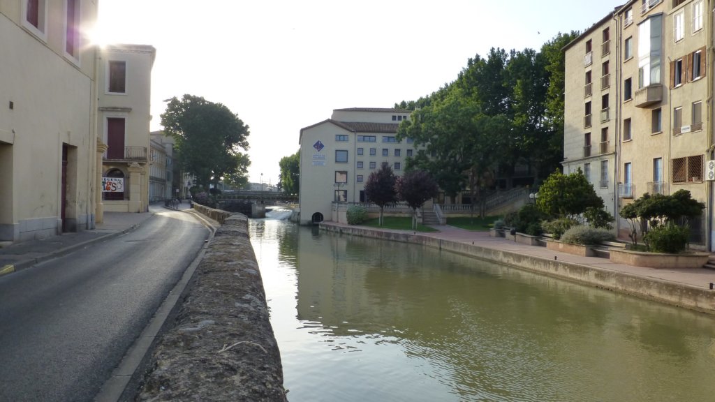 http://www.tonyco.net/pictures/Family_trip_2015/Narbonne/canaldelarobine3.jpg