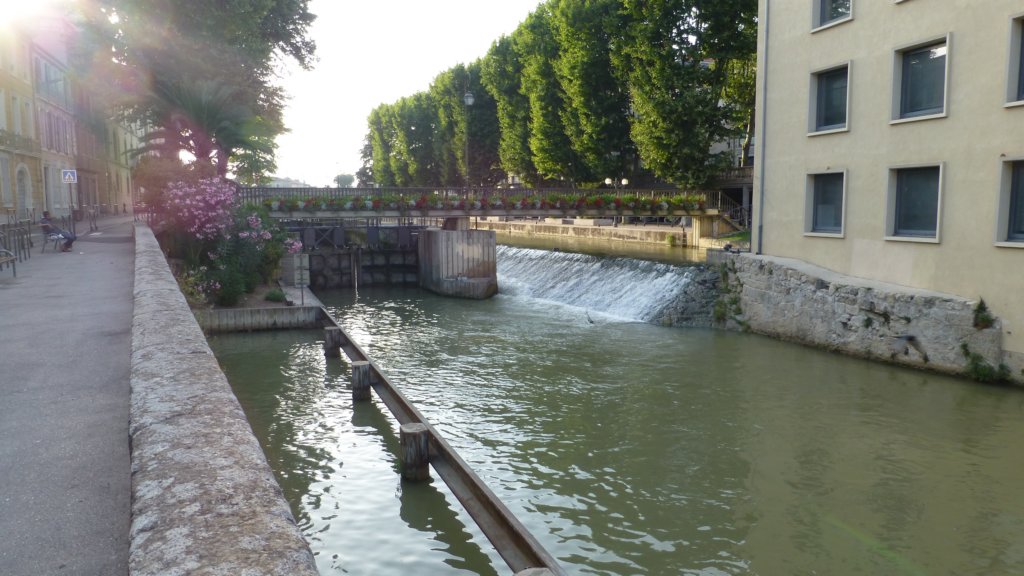 http://www.tonyco.net/pictures/Family_trip_2015/Narbonne/canaldelarobine5.jpg