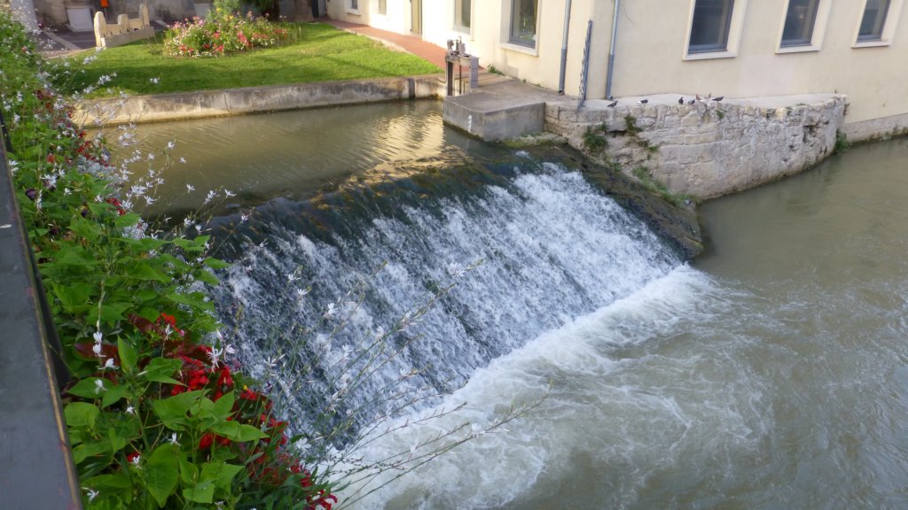 http://www.tonyco.net/pictures/Family_trip_2015/Narbonne/canaldelarobine7.jpg