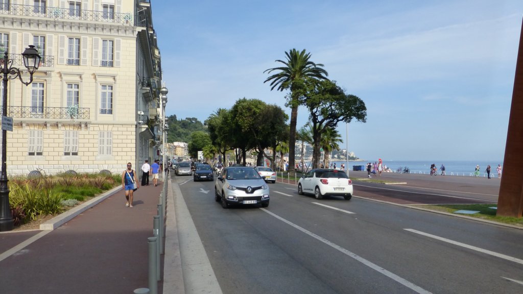 http://www.tonyco.net/pictures/Family_trip_2015/Nice/promenadedesanglais.jpg