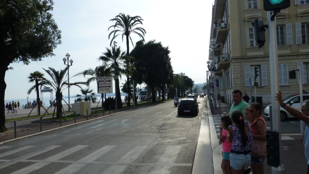 http://www.tonyco.net/pictures/Family_trip_2015/Nice/promenadedesanglais2.jpg