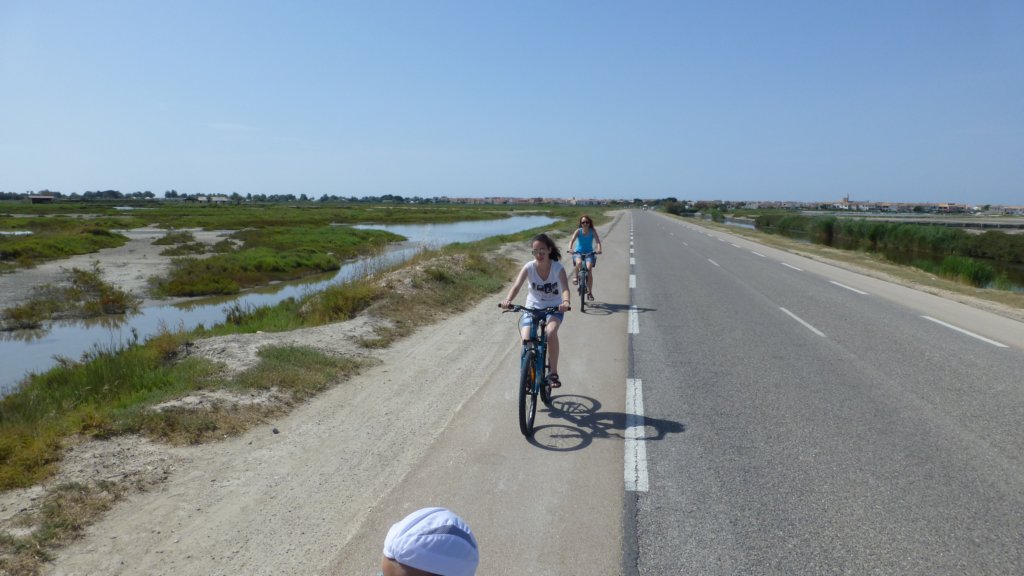 http://www.tonyco.net/pictures/Family_trip_2015/Rhone_River_delta_Camargue/photo3.jpg