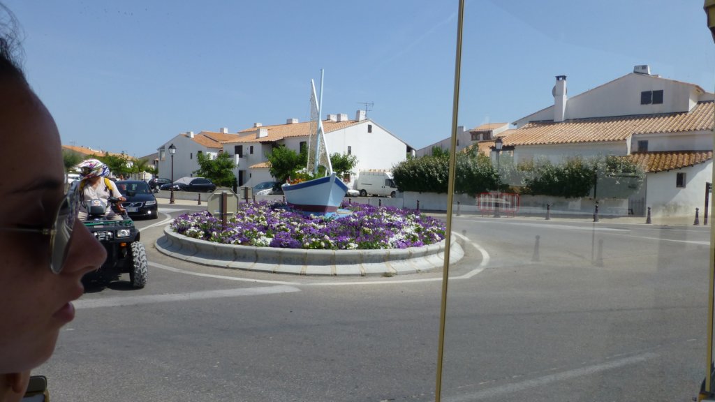 http://www.tonyco.net/pictures/Family_trip_2015/Rhone_River_delta_Camargue/saintesmariesdelamer2.jpg