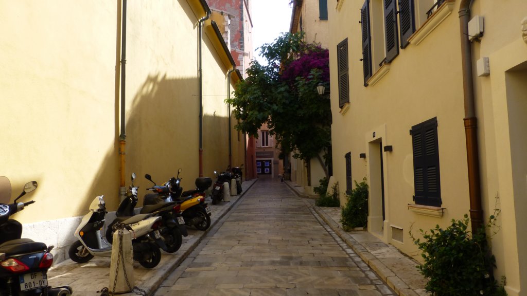 http://www.tonyco.net/pictures/Family_trip_2015/Saint_Tropez/photo13.jpg