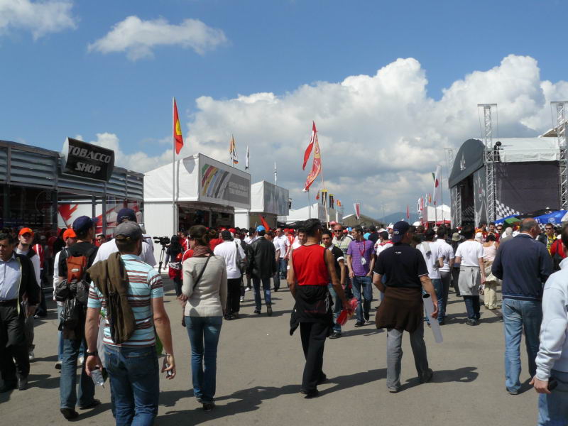 http://www.tonyco.net/pictures/Formula1_GP_Istanbul_Park_11_05_2008/P1020045.JPG