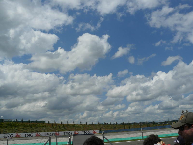 http://www.tonyco.net/pictures/Formula1_GP_Istanbul_Park_11_05_2008/P1020118.JPG