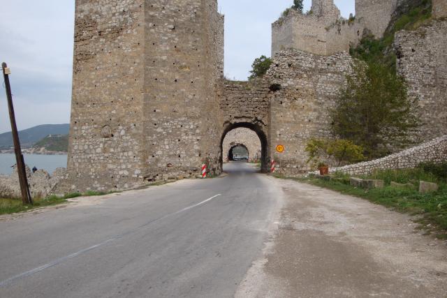 http://www.tonyco.net/pictures/Golubac_28_09_2008/007942480.jpg