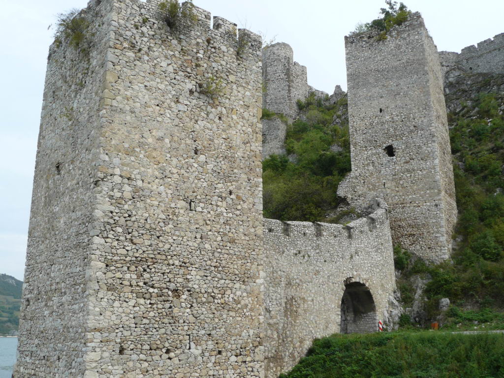 http://www.tonyco.net/pictures/Golubac_28_09_2008/P1040964.JPG