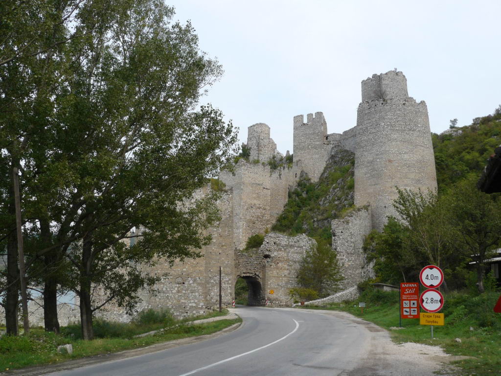 http://www.tonyco.net/pictures/Golubac_28_09_2008/P1040978.JPG