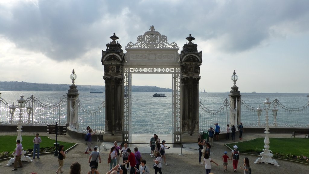 http://www.tonyco.net/pictures/Istanbul_2015/Dolmabahce/photo11.jpg