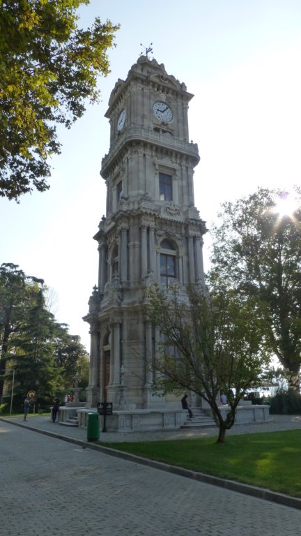 http://www.tonyco.net/pictures/Istanbul_2015/Dolmabahce/photo2.jpg