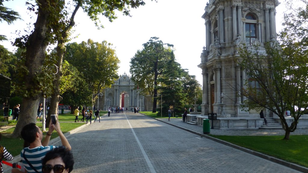 http://www.tonyco.net/pictures/Istanbul_2015/Dolmabahce/photo3.jpg