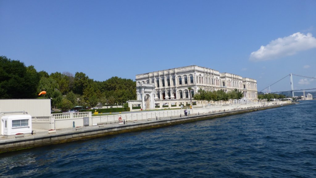 http://www.tonyco.net/pictures/Istanbul_2015/Istanbul/craganpalace2.jpg