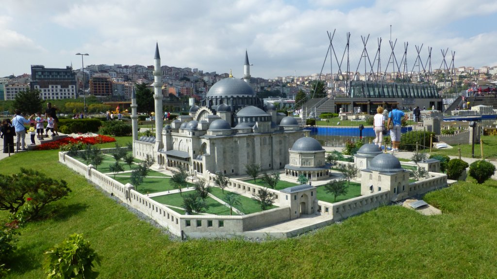 http://www.tonyco.net/pictures/Istanbul_2015/Miniaturk/photo100.jpg