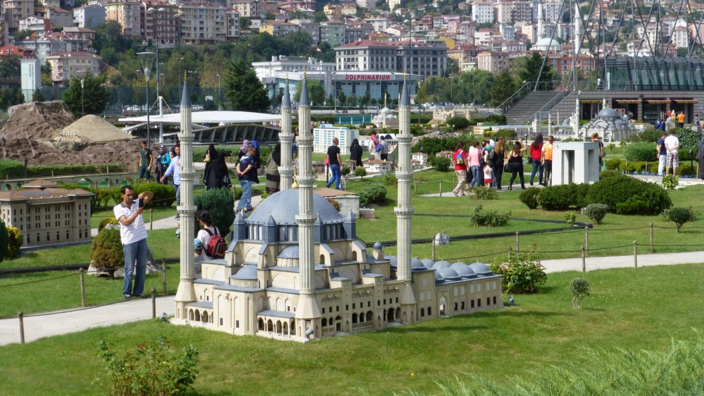 http://www.tonyco.net/pictures/Istanbul_2015/Miniaturk/photo8.jpg