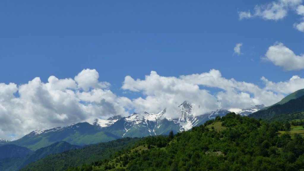 http://www.tonyco.net/pictures/Kavkaz/On_the_road_Georgia/photo54.jpg