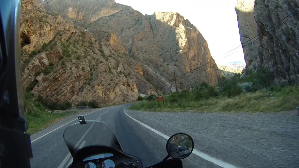 http://www.tonyco.net/pictures/Kavkaz/On_the_road_Turkey/photo147.jpg