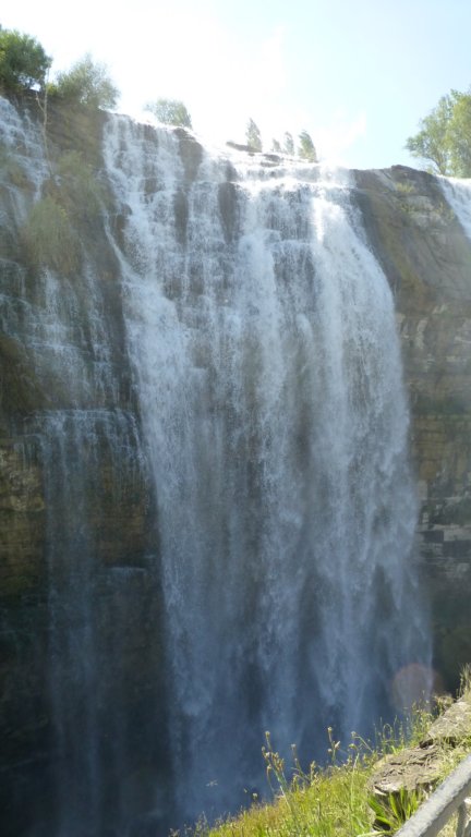 http://www.tonyco.net/pictures/Kavkaz/On_the_road_Turkey/tortum13.jpg