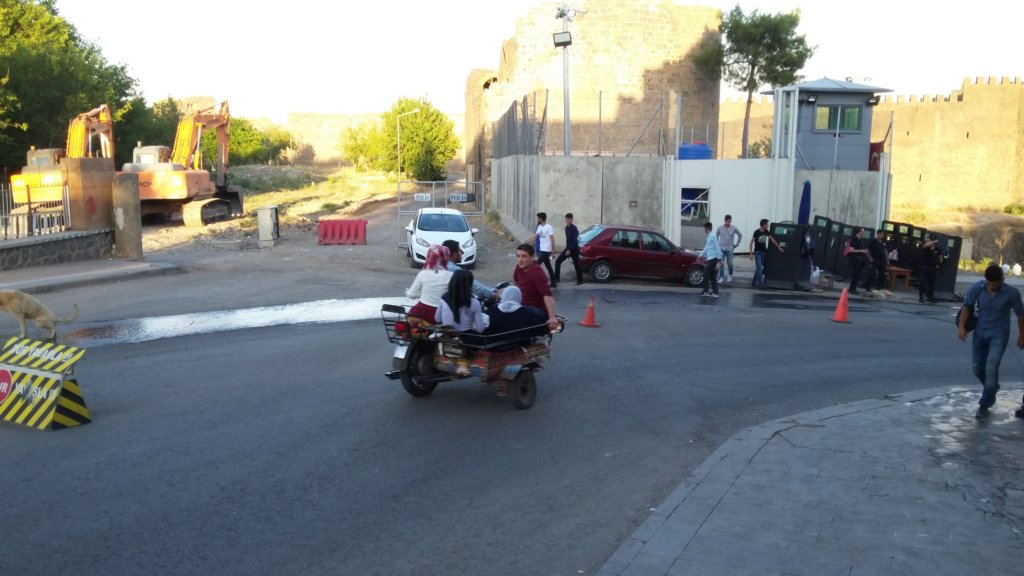 http://www.tonyco.net/pictures/Kurdistan_2017/Diyarbakir/photo34.jpg