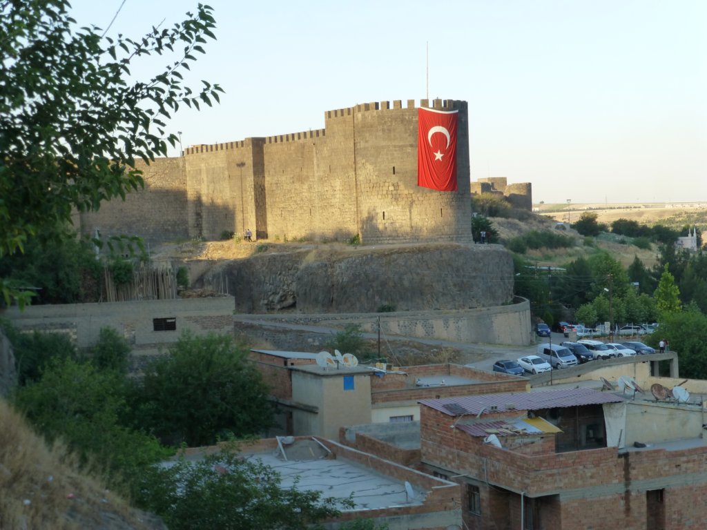 http://www.tonyco.net/pictures/Kurdistan_2017/Diyarbakir/photo39.jpg