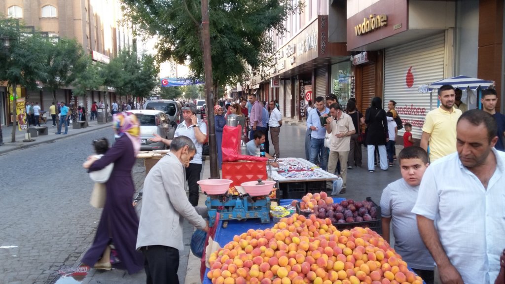 http://www.tonyco.net/pictures/Kurdistan_2017/Diyarbakir/photo4.jpg