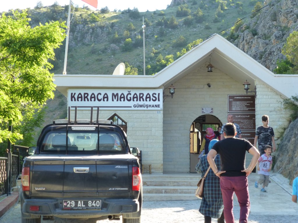 http://www.tonyco.net/pictures/Kurdistan_2017/Karaca_Magarasi/photo25.jpg