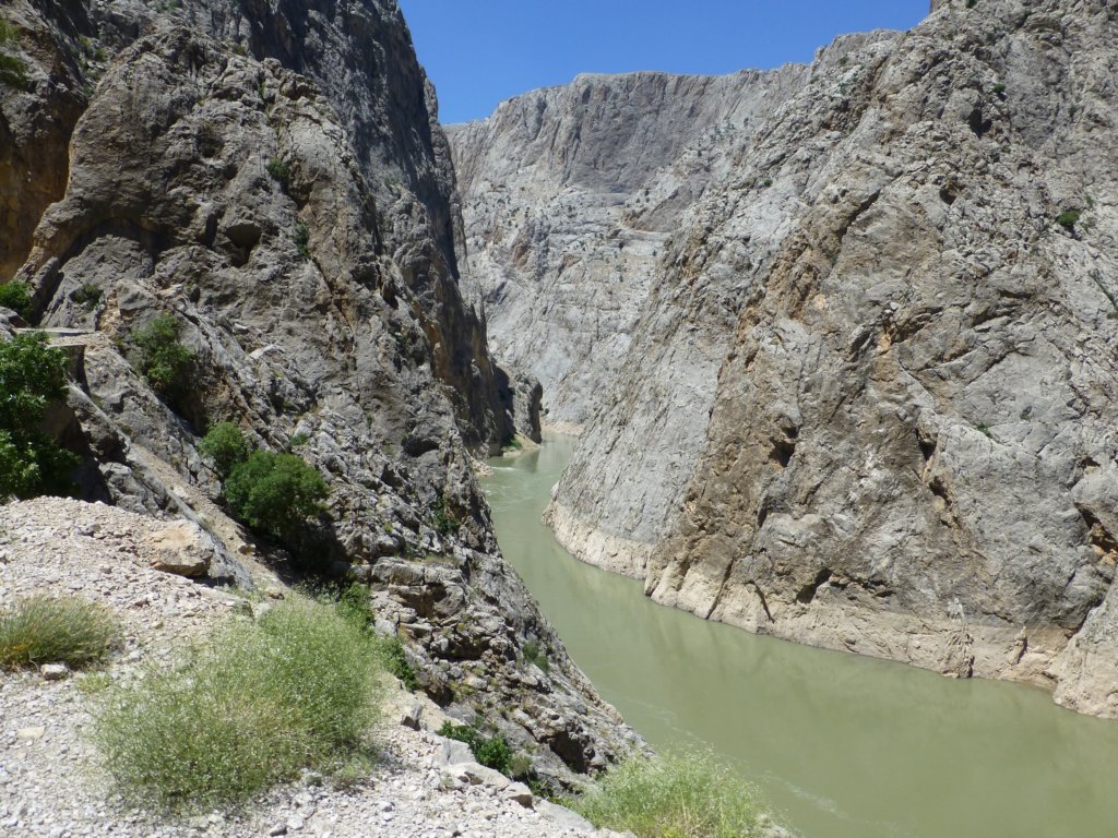 http://www.tonyco.net/pictures/Kurdistan_2017/Kemaliye_tas_yolu/photo62.jpg