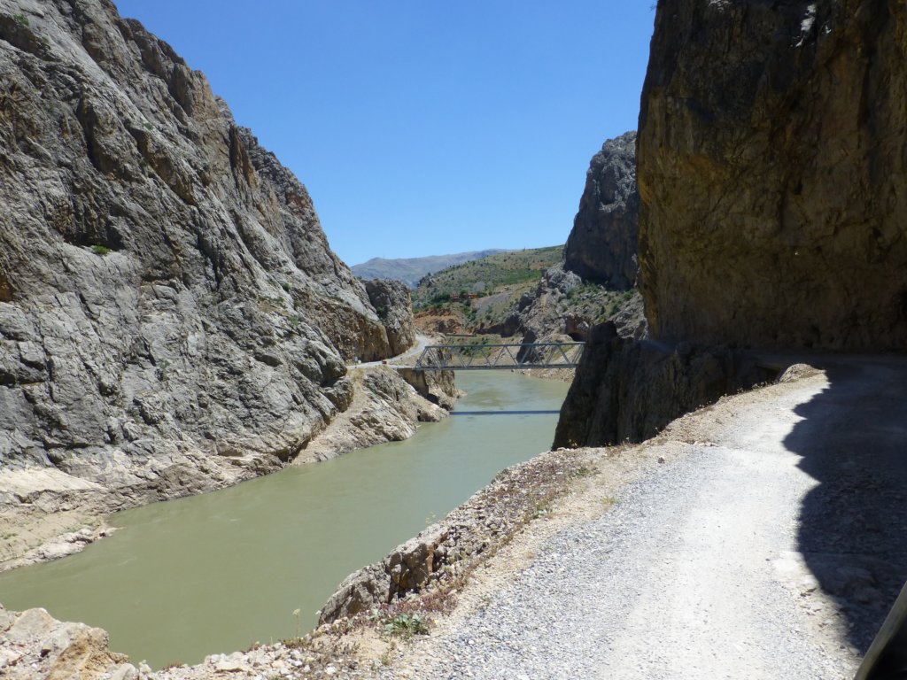 http://www.tonyco.net/pictures/Kurdistan_2017/Kemaliye_tas_yolu/photo63.jpg