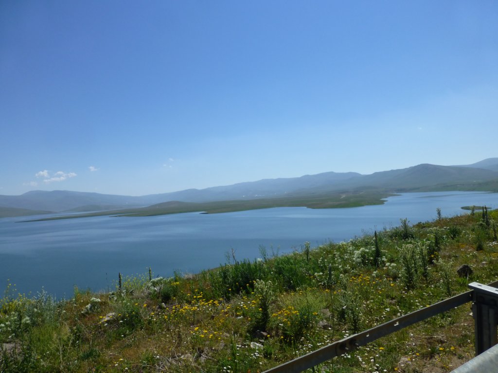 http://www.tonyco.net/pictures/Kurdistan_2017/On_the_road/atbaraji4.jpg