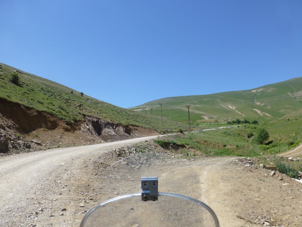 http://www.tonyco.net/pictures/Kurdistan_2017/On_the_road/bayburtofyolud9156.jpg