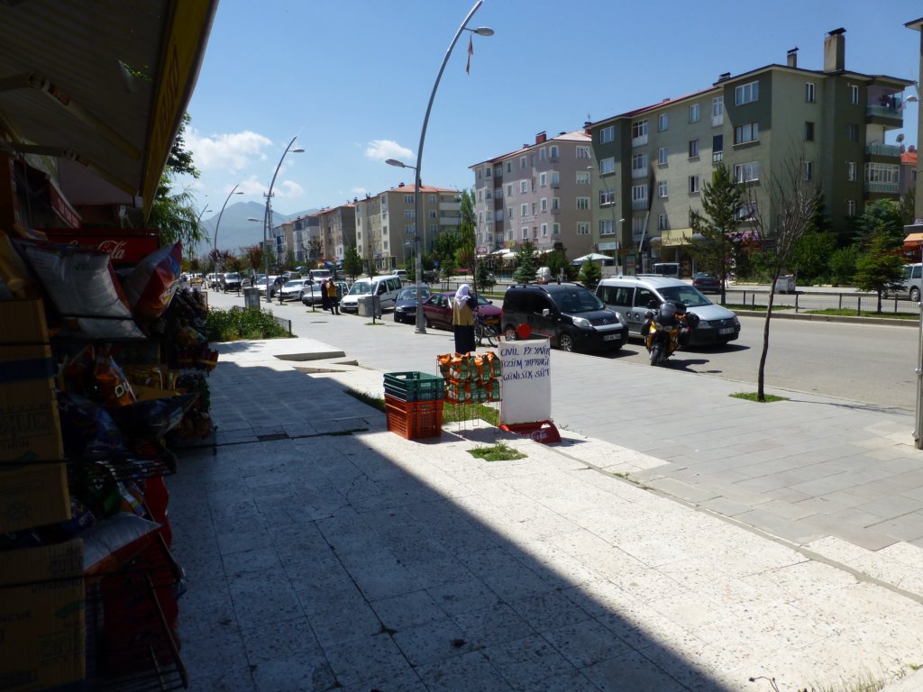 http://www.tonyco.net/pictures/Kurdistan_2017/On_the_road/erzurum.jpg