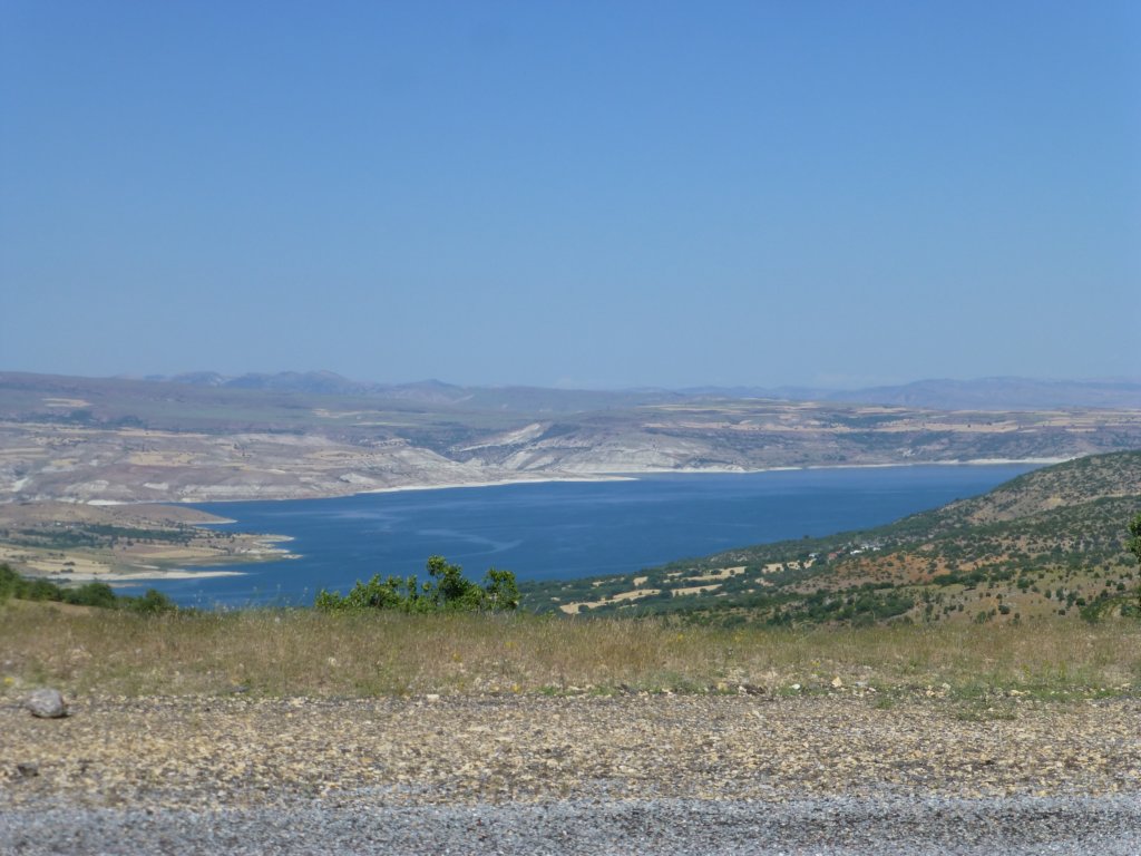 http://www.tonyco.net/pictures/Kurdistan_2017/On_the_road/keban.jpg