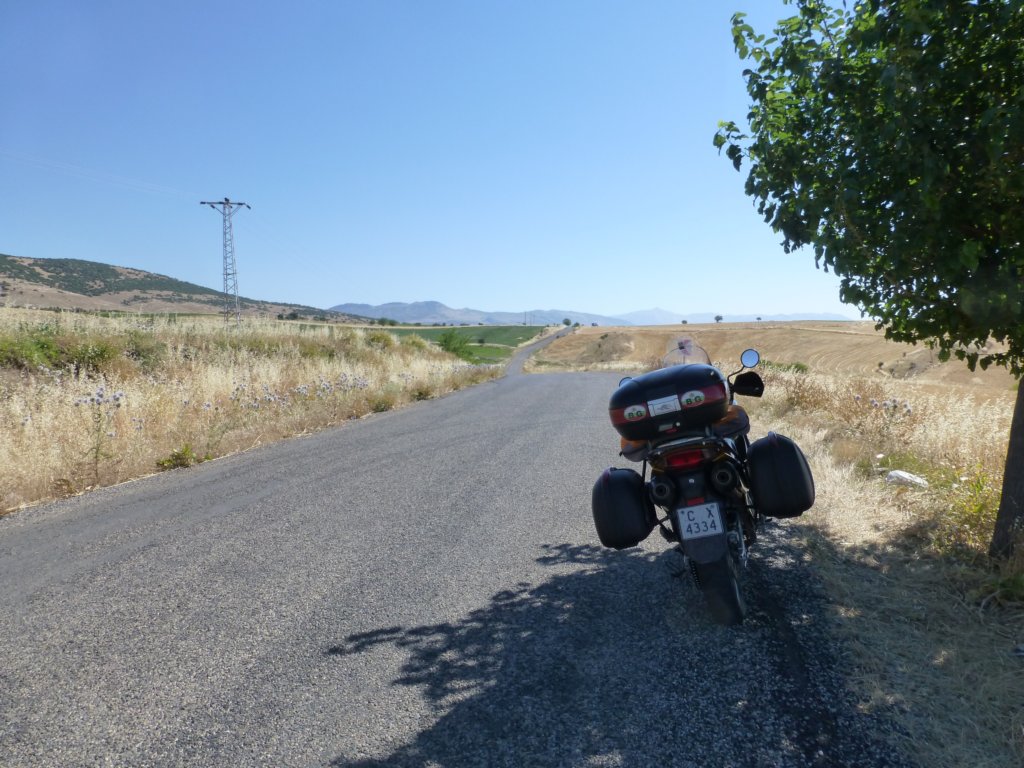 http://www.tonyco.net/pictures/Kurdistan_2017/On_the_road/kozaga.jpg