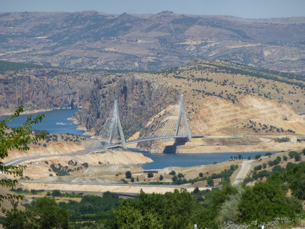 http://www.tonyco.net/pictures/Kurdistan_2017/On_the_road/nissibikprs2.jpg