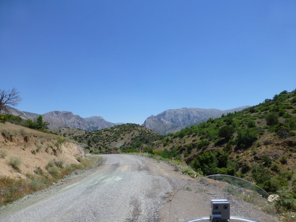 http://www.tonyco.net/pictures/Kurdistan_2017/On_the_road/photo12.jpg