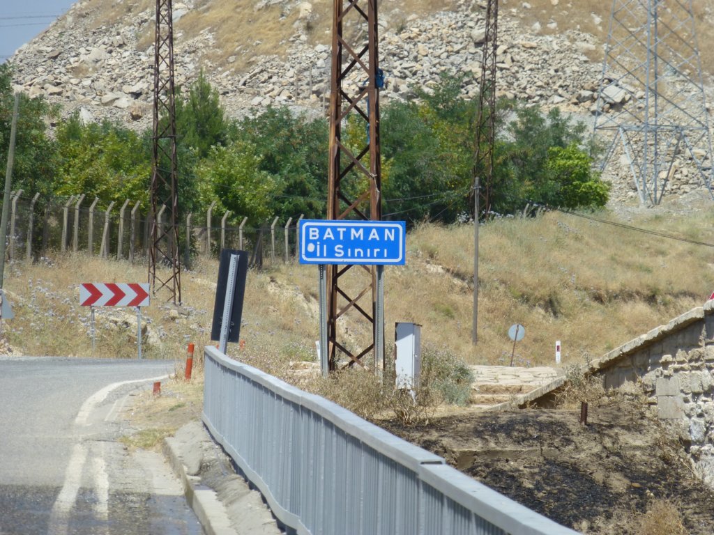 http://www.tonyco.net/pictures/Kurdistan_2017/On_the_road/photo34.jpg