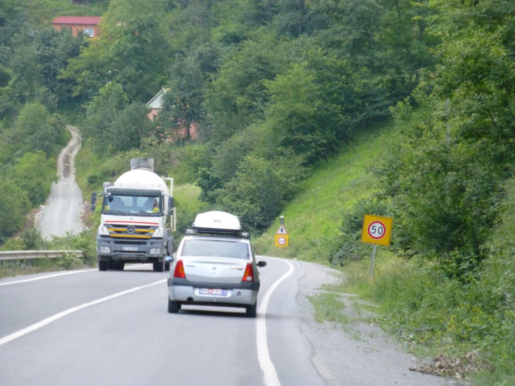 http://www.tonyco.net/pictures/Kurdistan_2017/On_the_road/renaulttondar902.jpg