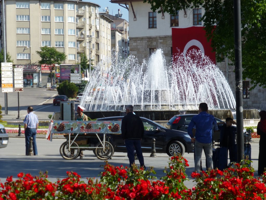 http://www.tonyco.net/pictures/Kurdistan_2017/On_the_road/sivas11.jpg