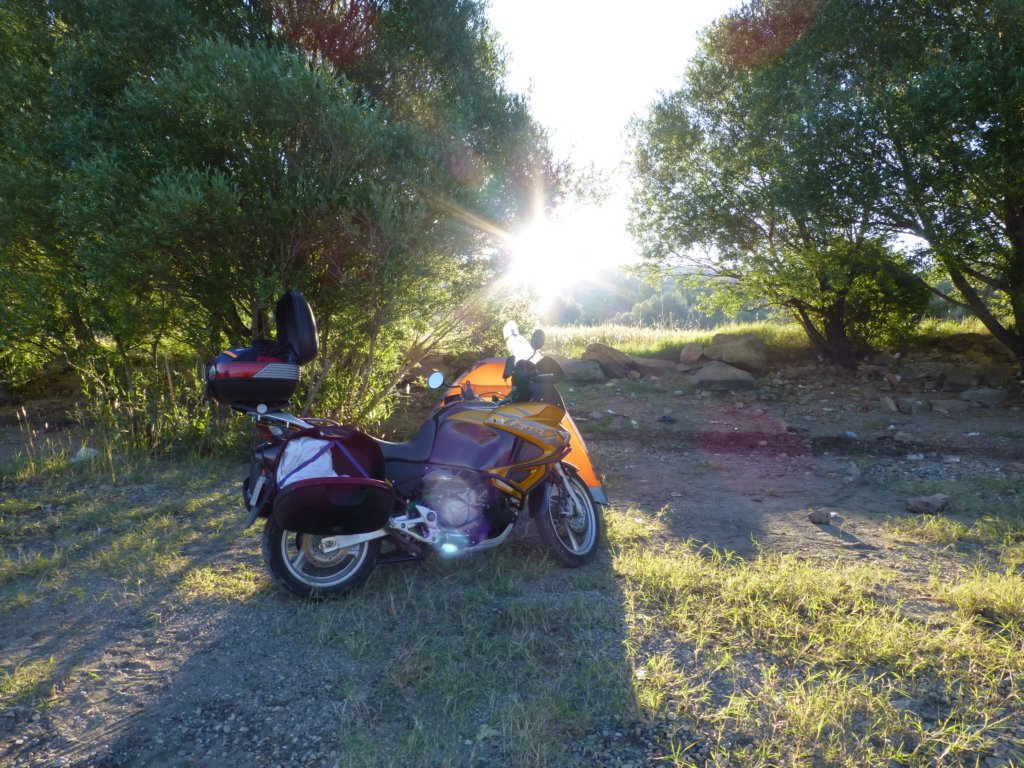 http://www.tonyco.net/pictures/Kurdistan_2017/On_the_road/srgbaraji6.jpg